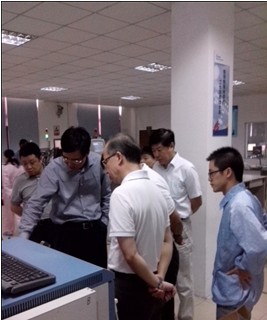 無錫市人大常委會(huì)副主任蒞臨我公司視察指導(dǎo)工作(圖2)